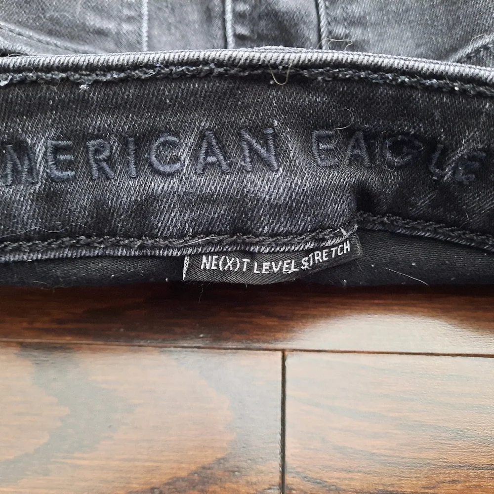 American Eagle Outfitters Ripped Black Jeans Size 2 Short - Picture 4 of 4
